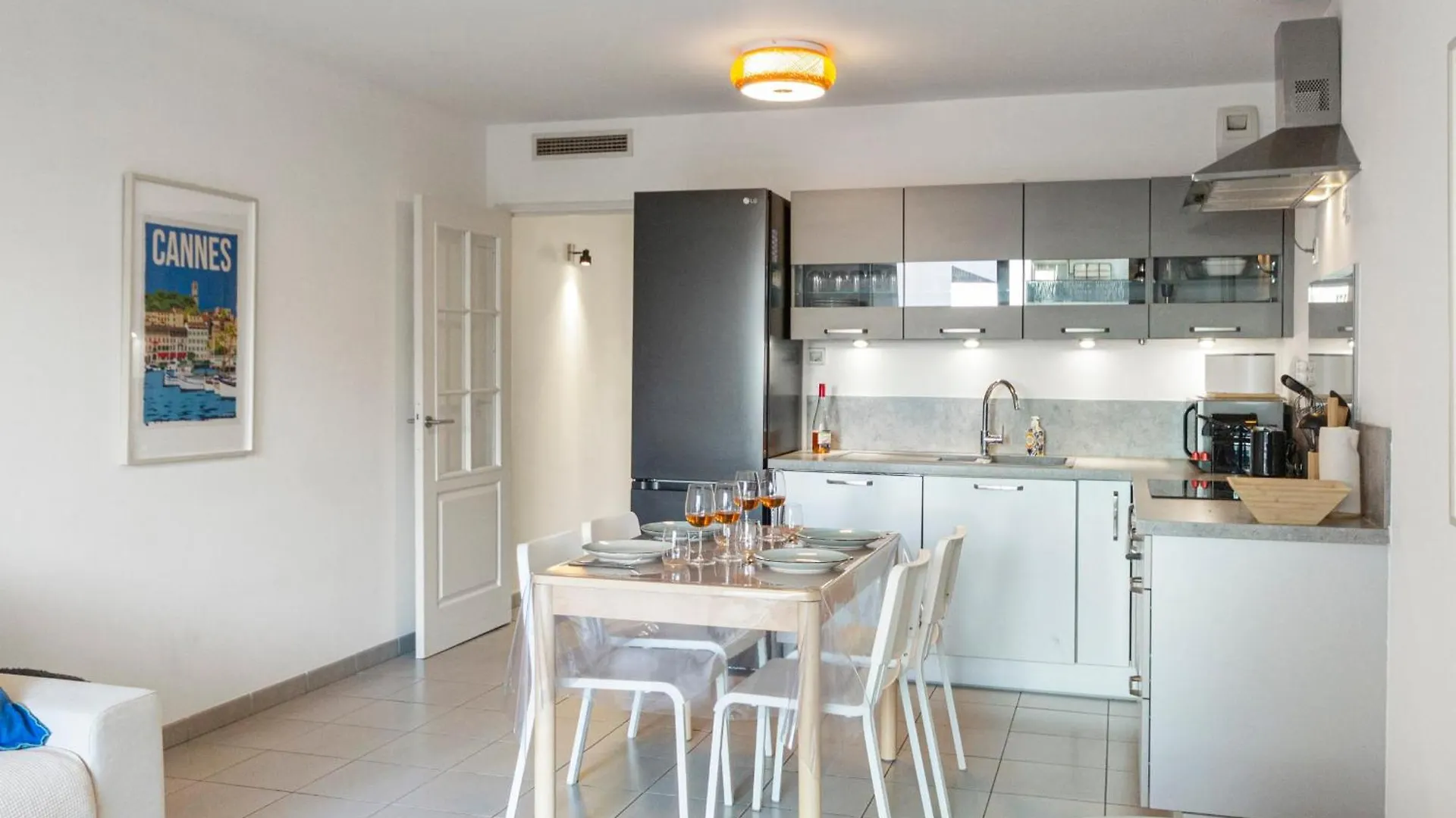 Le Sud - Quiet - Spacious - Ac - Private Car Park - Aerodrome Cannes Apartment