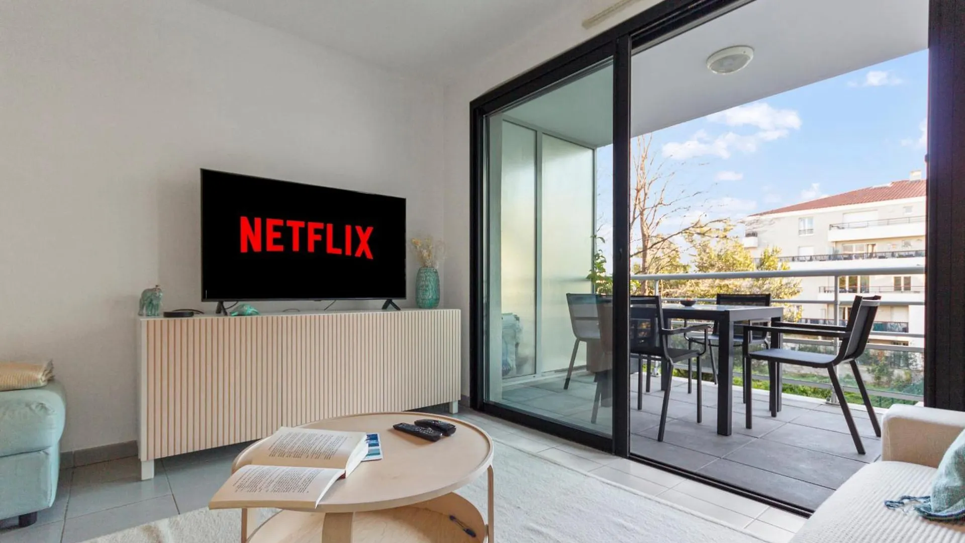 Apartment Le Sud - Quiet - Spacious - Ac - Private Car Park - Aerodrome Cannes