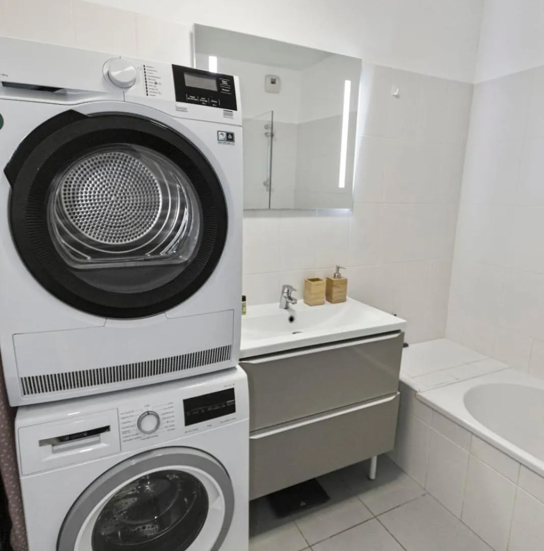 Le Sud - Quiet - Spacious - Ac - Private Car Park - Aerodrome Cannes Apartment